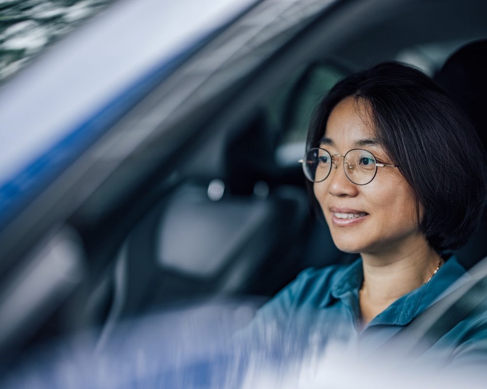 CVFT 5.0 Mature businesswoman traveling to work by car, close-up.